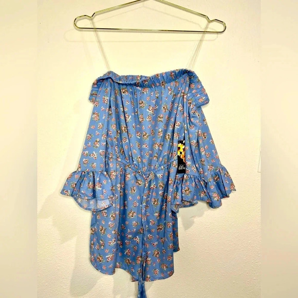 🆕 Hint of Blush Blue Floral Romper - Picture 3 of 12